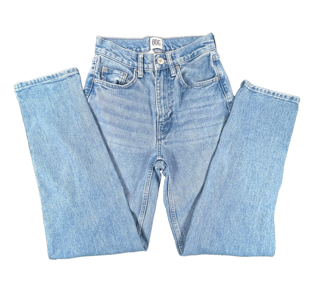 BDG by Urban Outfitters - High-Rise Baggy Light Wash Mom Jeans (Size 24)